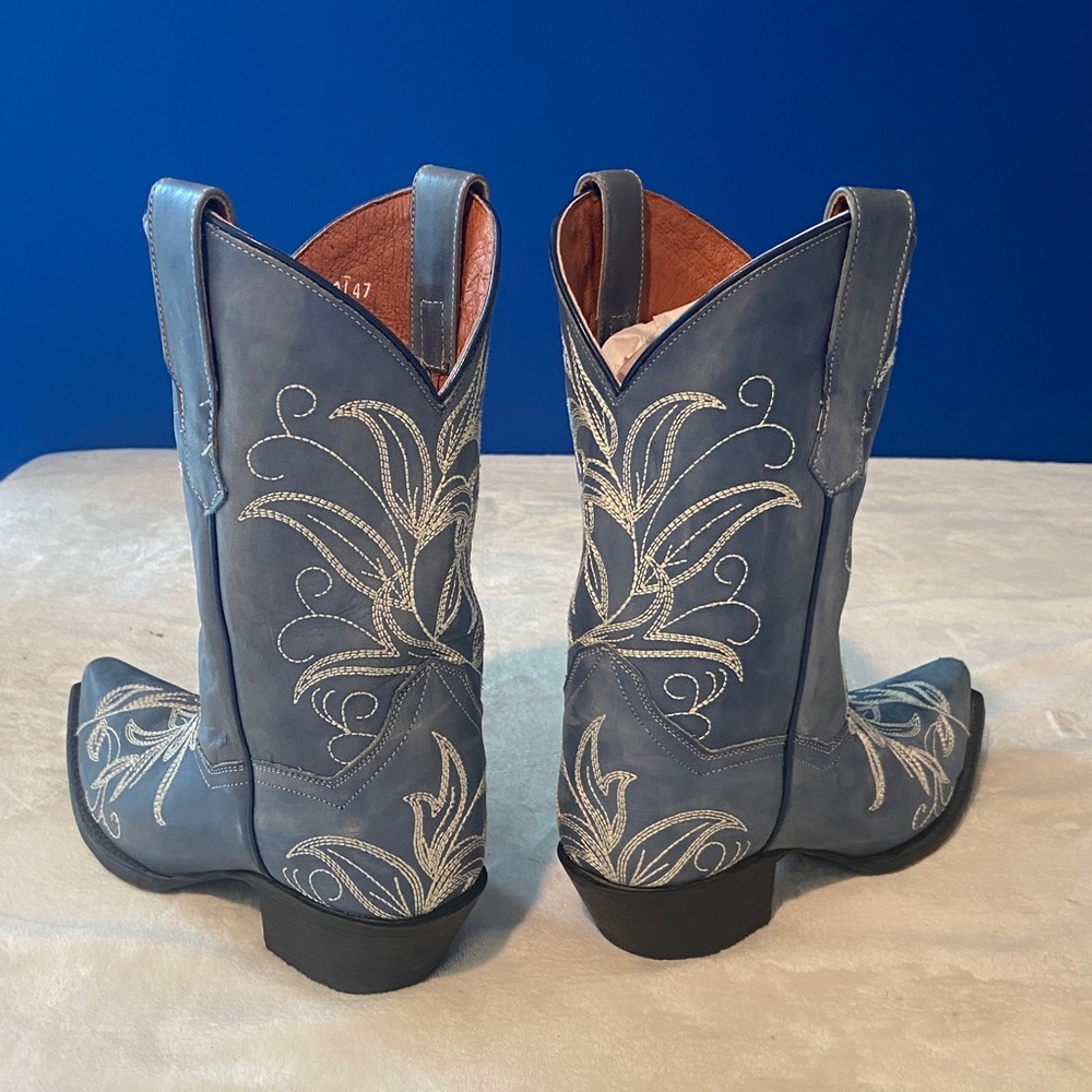 Gorgeous 😍 Dan Post Ladies Blue Cowboy Boots with White Embroidery Size 7 or 7.5 - Picture 8 of 16